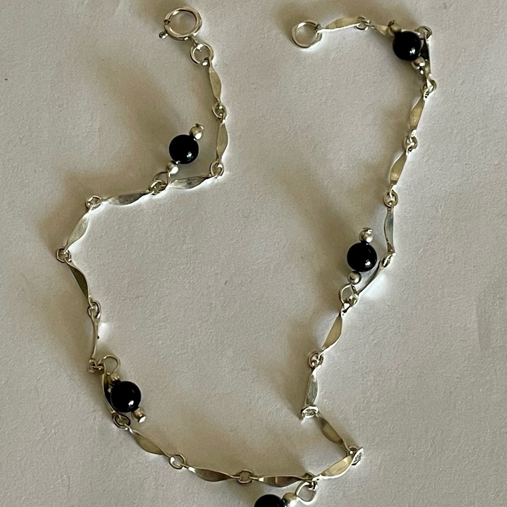 NWOT Silver and Black Beads Anklet/Bracelet 8.75” - Picture 2 of 4